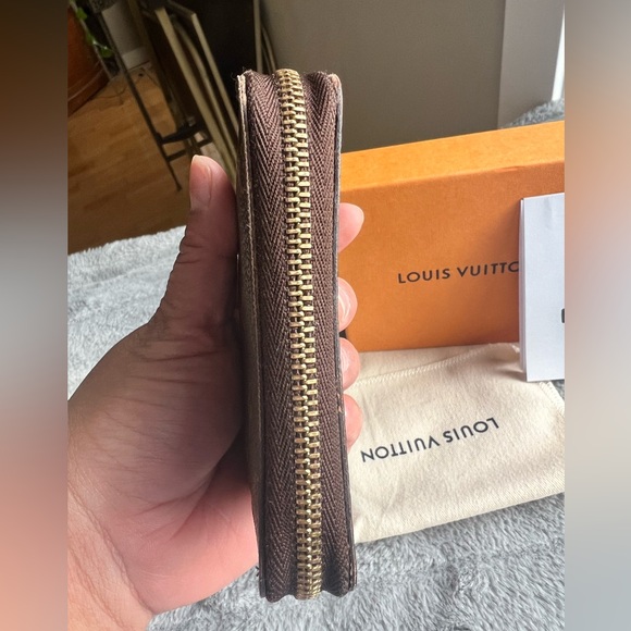 Louis Vuitton Zippy Coin Purse - Picture 5 of 11